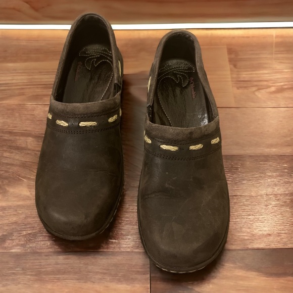 Columbia Women’s Addie Brown Leather Clogs Size 8 NWOT Slip-On - Picture 3 of 5